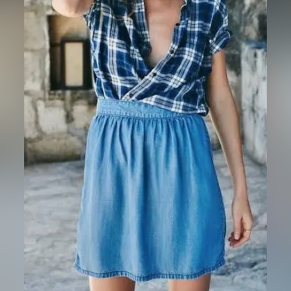 Madewell Chambray Mini with Rear Zipper Detail - Picture 2 of 10